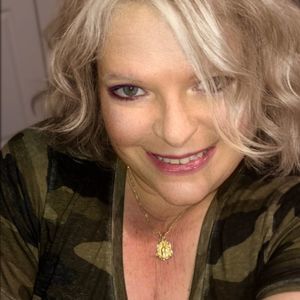 Meet your Posher, Debbie